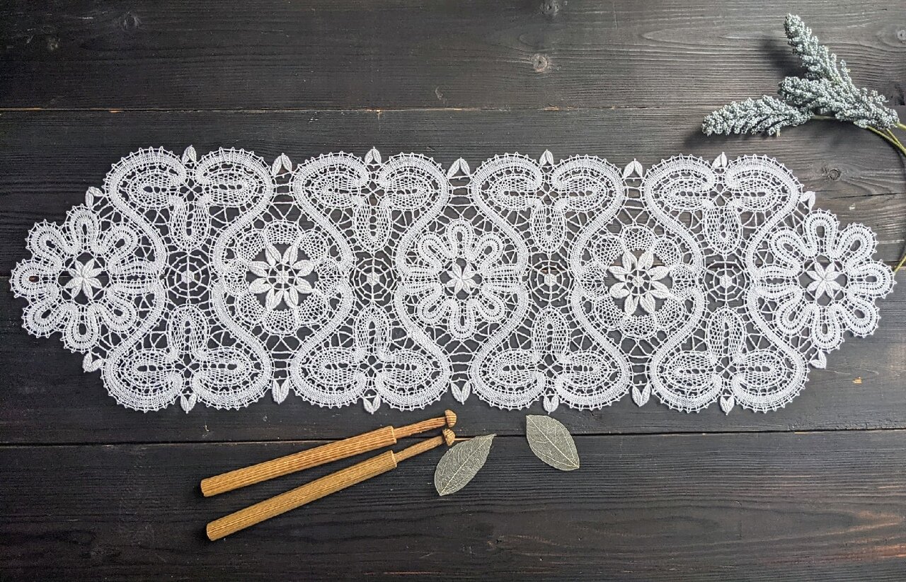 Интерьерное украшение на стол Вятское  Кукарское  кружево 70 22 см 