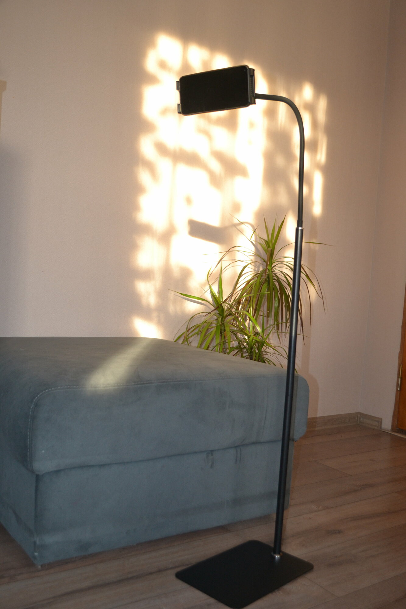 фото Держатель для телефона напольный