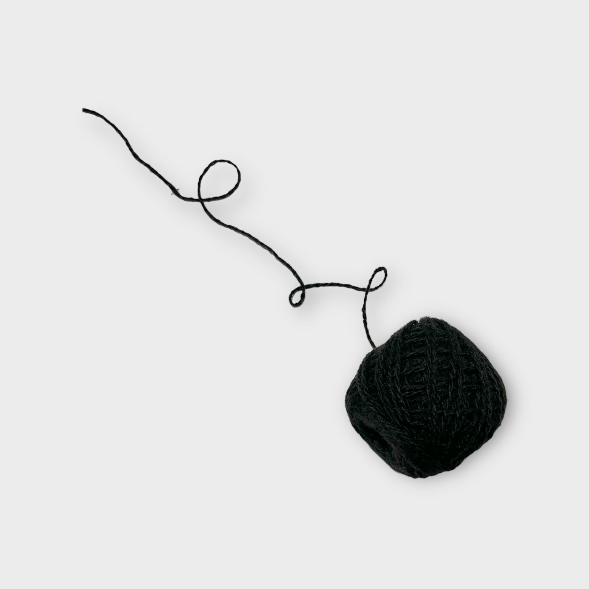 Пряжа для вязания 1 шт, черный цвет,100м,40гр,100% гипоаллергенный акрил, двойная нить