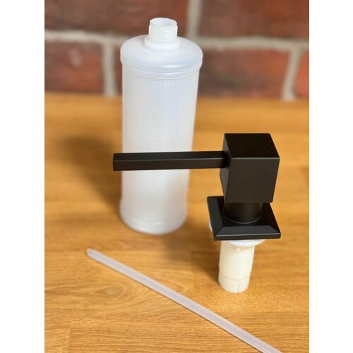 Дозатор для моющего средства квадратный встраиваемый на кухню, врезной, черный 300 мл