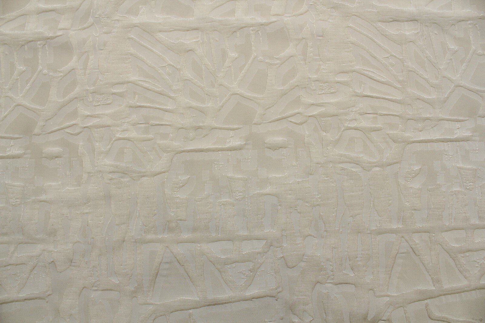 Ткань Жаккард костюмно плательный бежево-оливкового цвета с выпуклым рисунком  ш135см 05 м