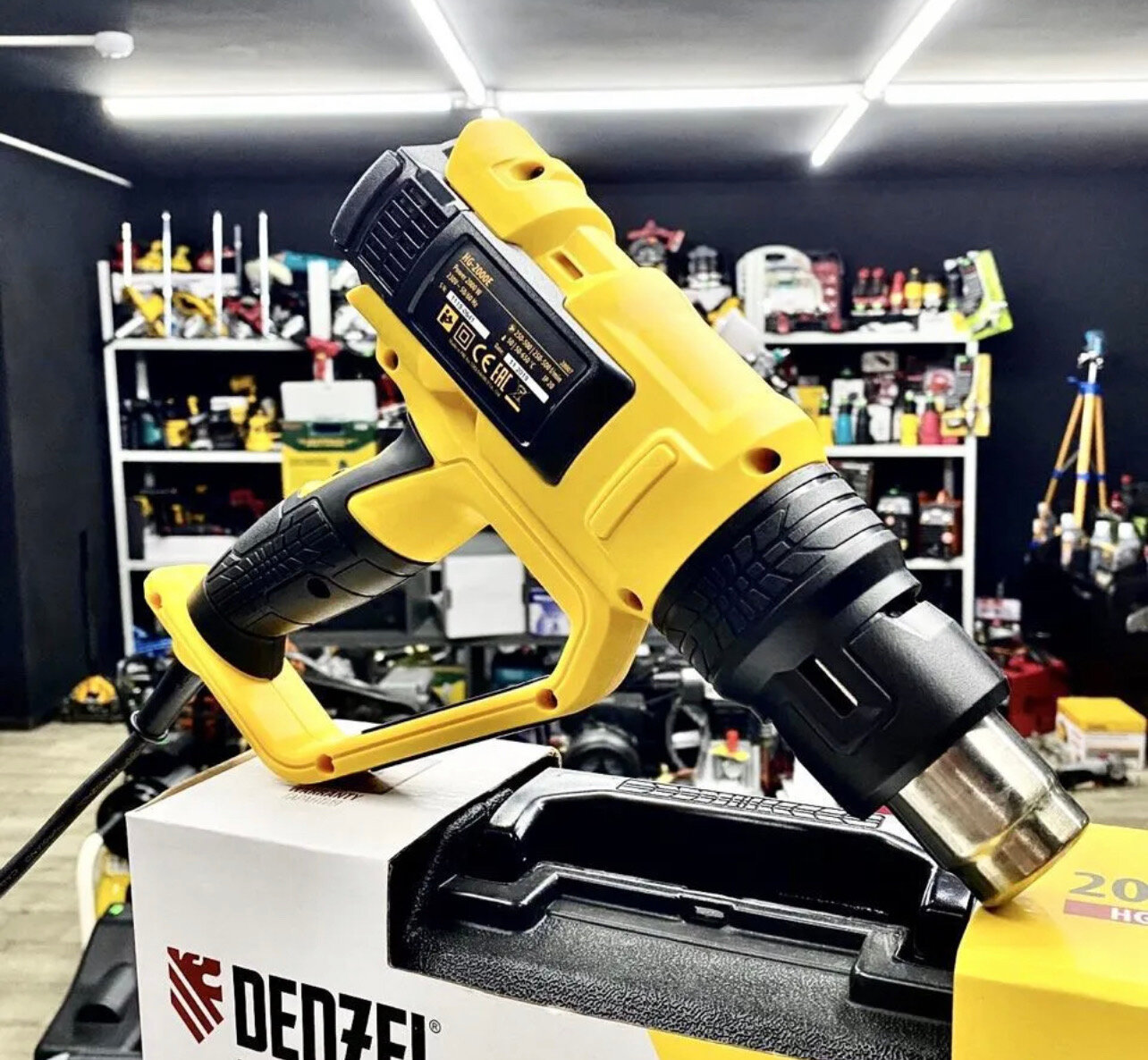 Строительный фен Denzel HG-2000E, 2000 Вт желтый