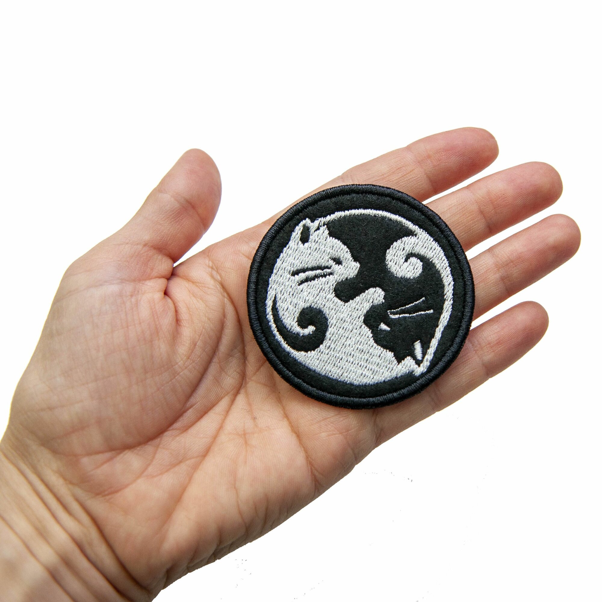 Нашивка на одежду, шеврон на термоклее, "Коты Инь Янь", 60мм — фото 1
