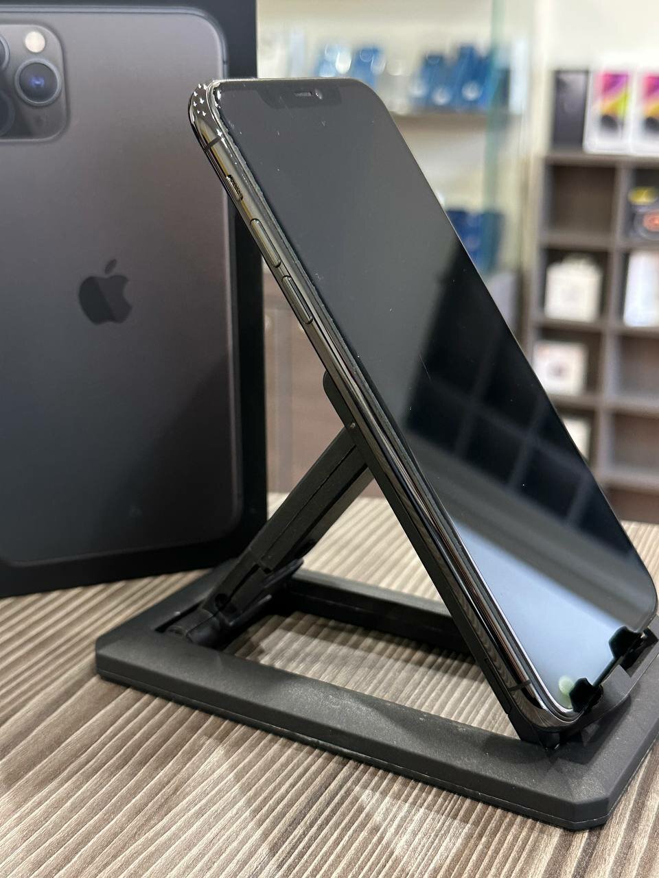 Смартфон Apple iPhone 11 Pro Max, 256ГБ, 6,5", 3 камеры, OLED, IP68, NFC — фото 1