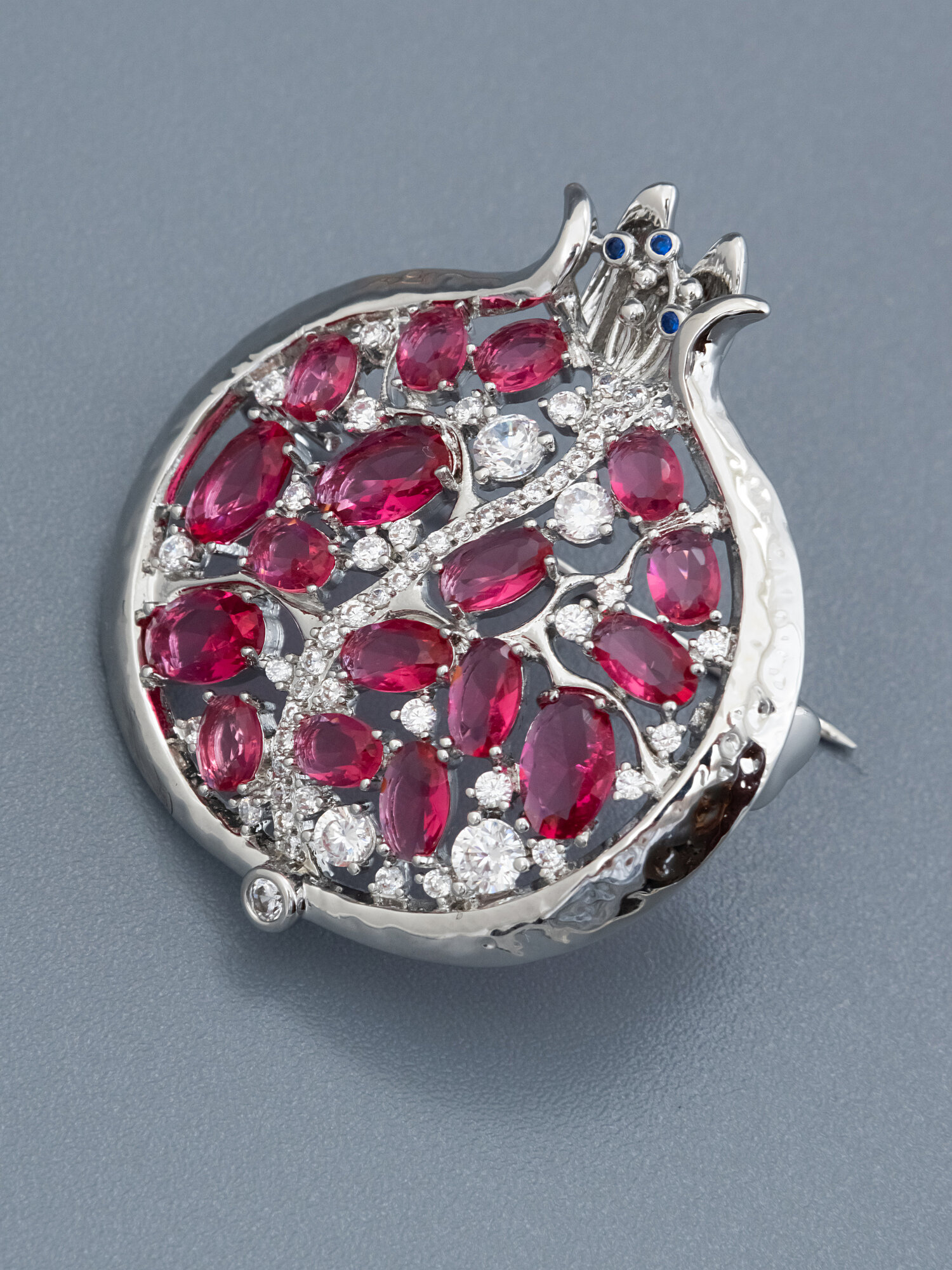 Брошь ЖемАрт, кристалл, 1 шт., серебряный, розовый — фото 1