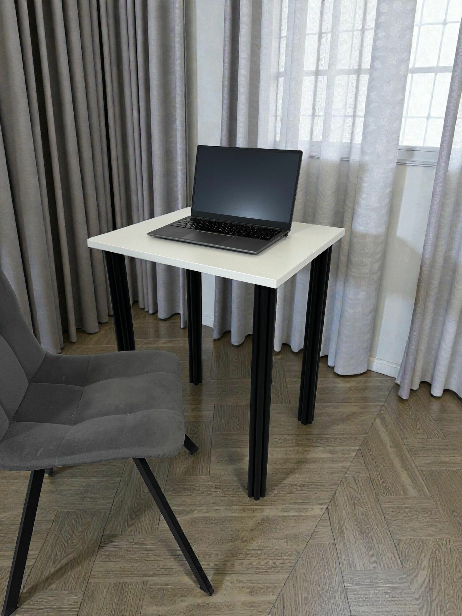 Стол дизайнерский письменный/ цвет Белый, 60*50 см. Ножки черные.