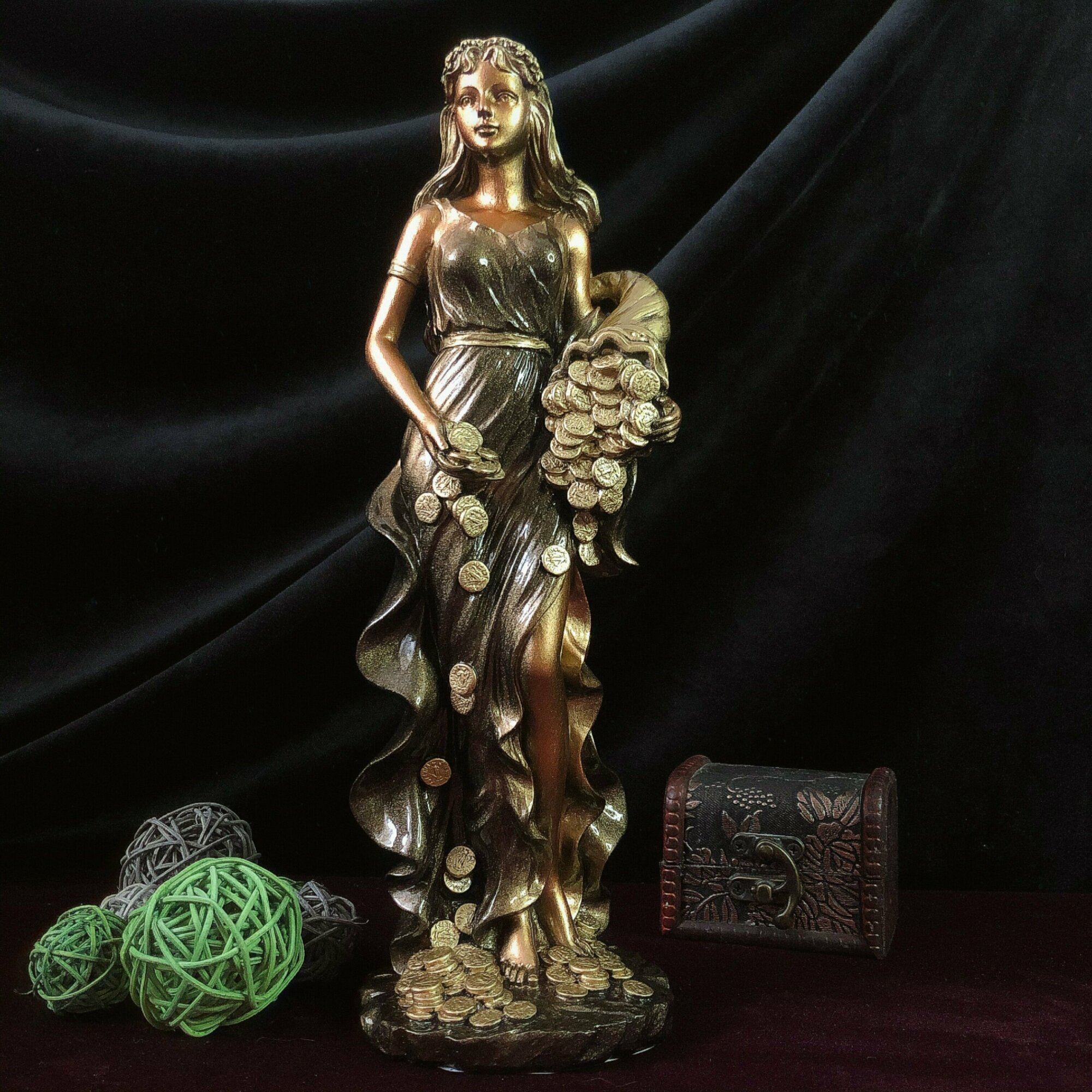 фото Статуэтка "Фортуна с рогом изобилия"