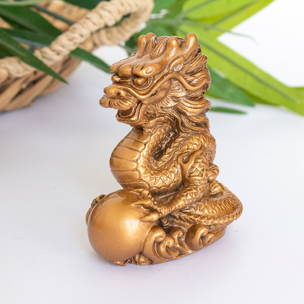 Статуэтка для интерьера Дракон с жемчужиной 8х5 см — фото 1