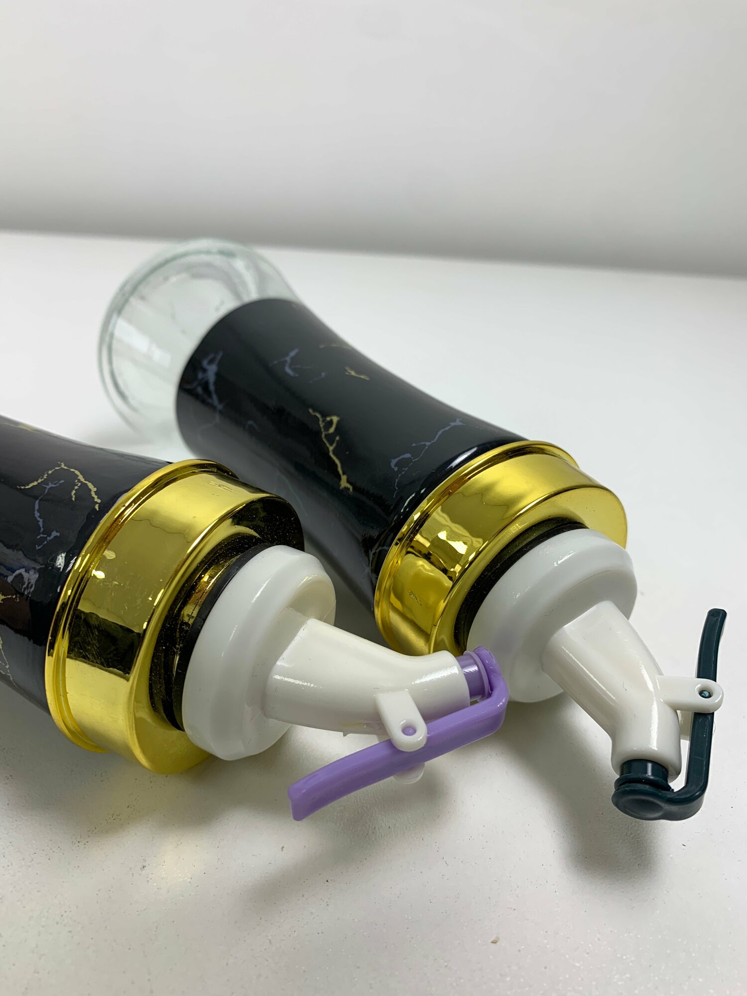 фото Стеклянная бутылка с дозатором "20 сантиметров"