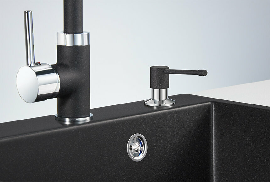 Дозатор кухонный GRANULA 05 D черный