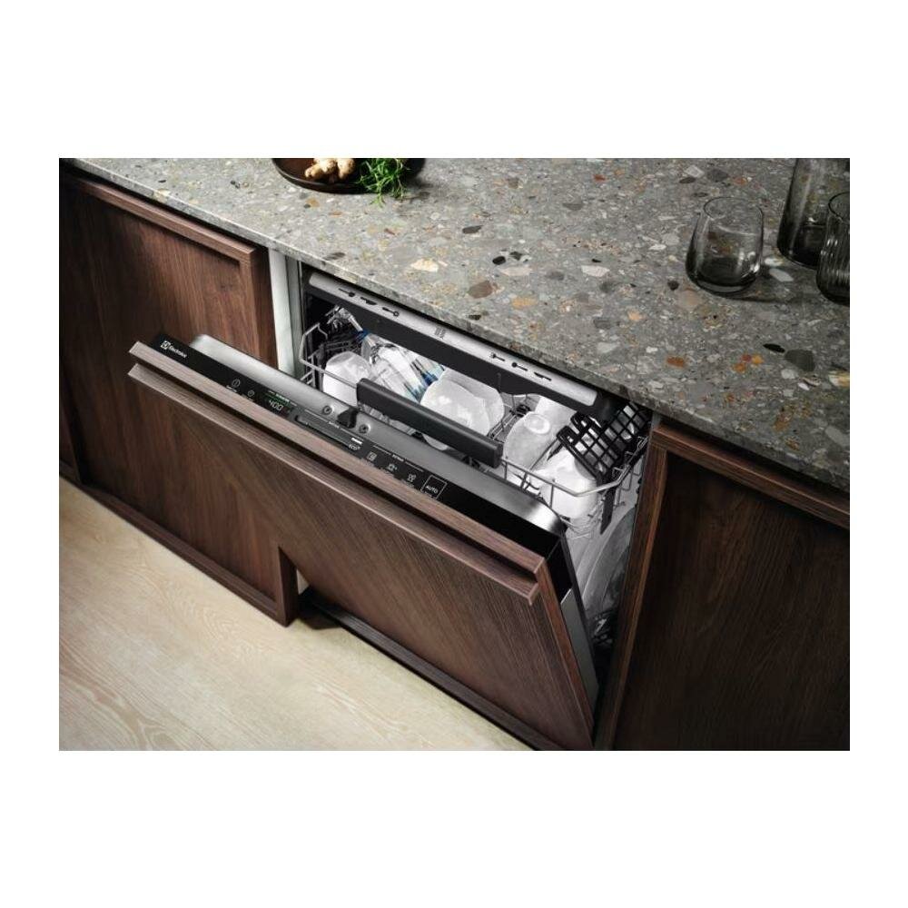 Встраиваемая посудомоечная машина Electrolux EEM69410W - фотография № 14