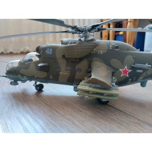 Коллекционная модель вертолета Ми-35. Масштаб 1/48, материал - пластик.