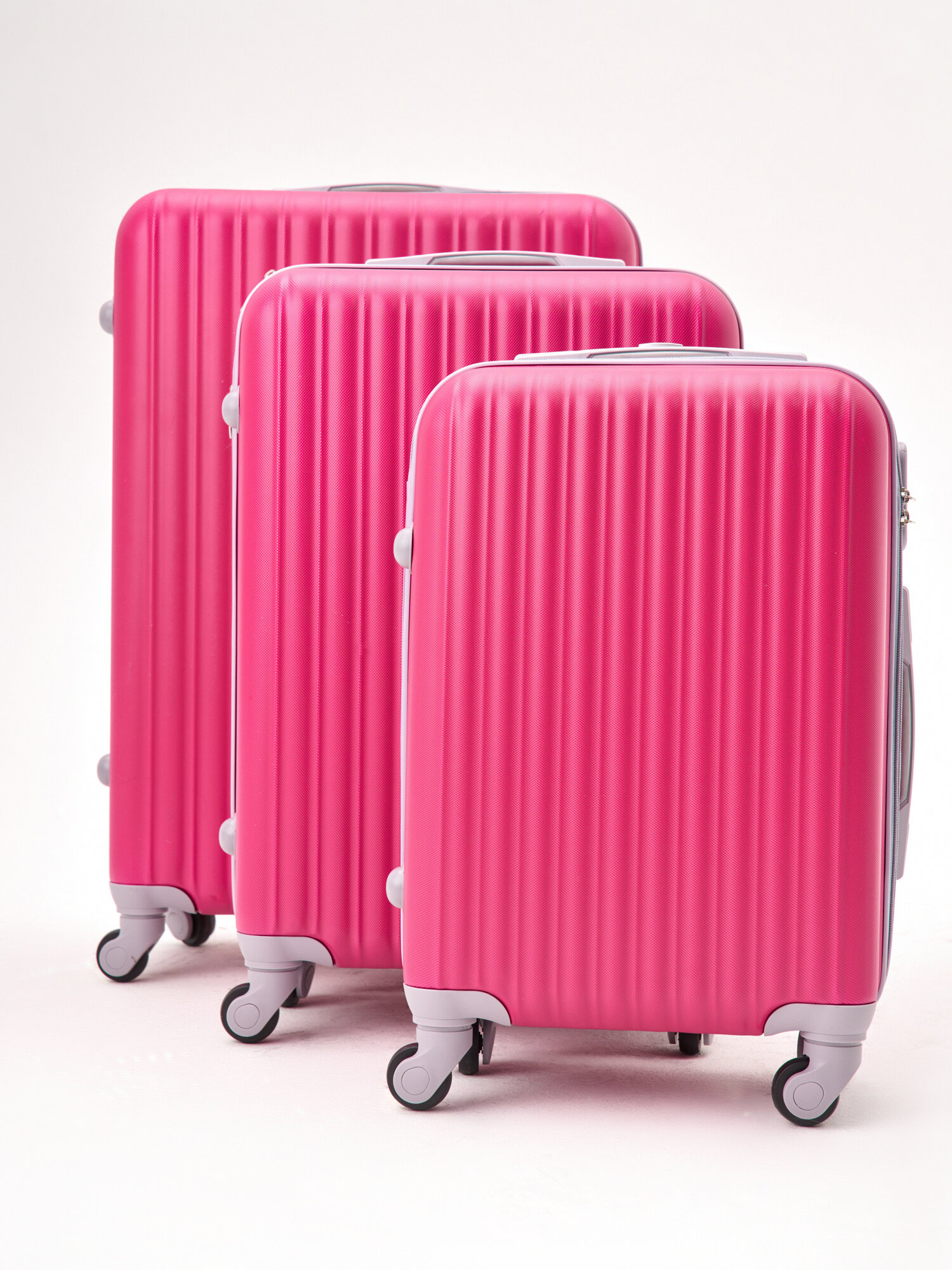 фото Комплект из 3-х чемоданов "King of King" 3в1. цвет Фуксия. Размер S+M+L (ручная кладь)