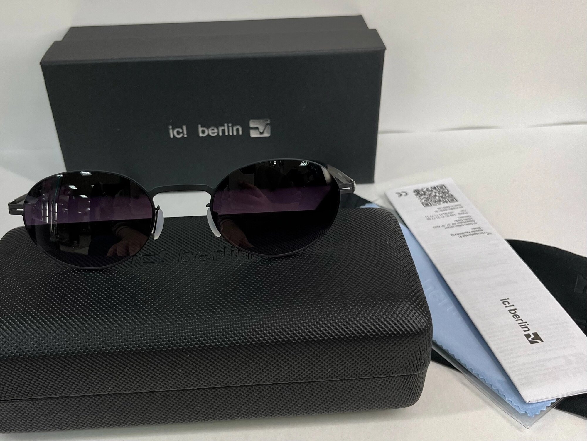 Солнцезащитные очки Ic! Berlin  Model junheej in black/chrome