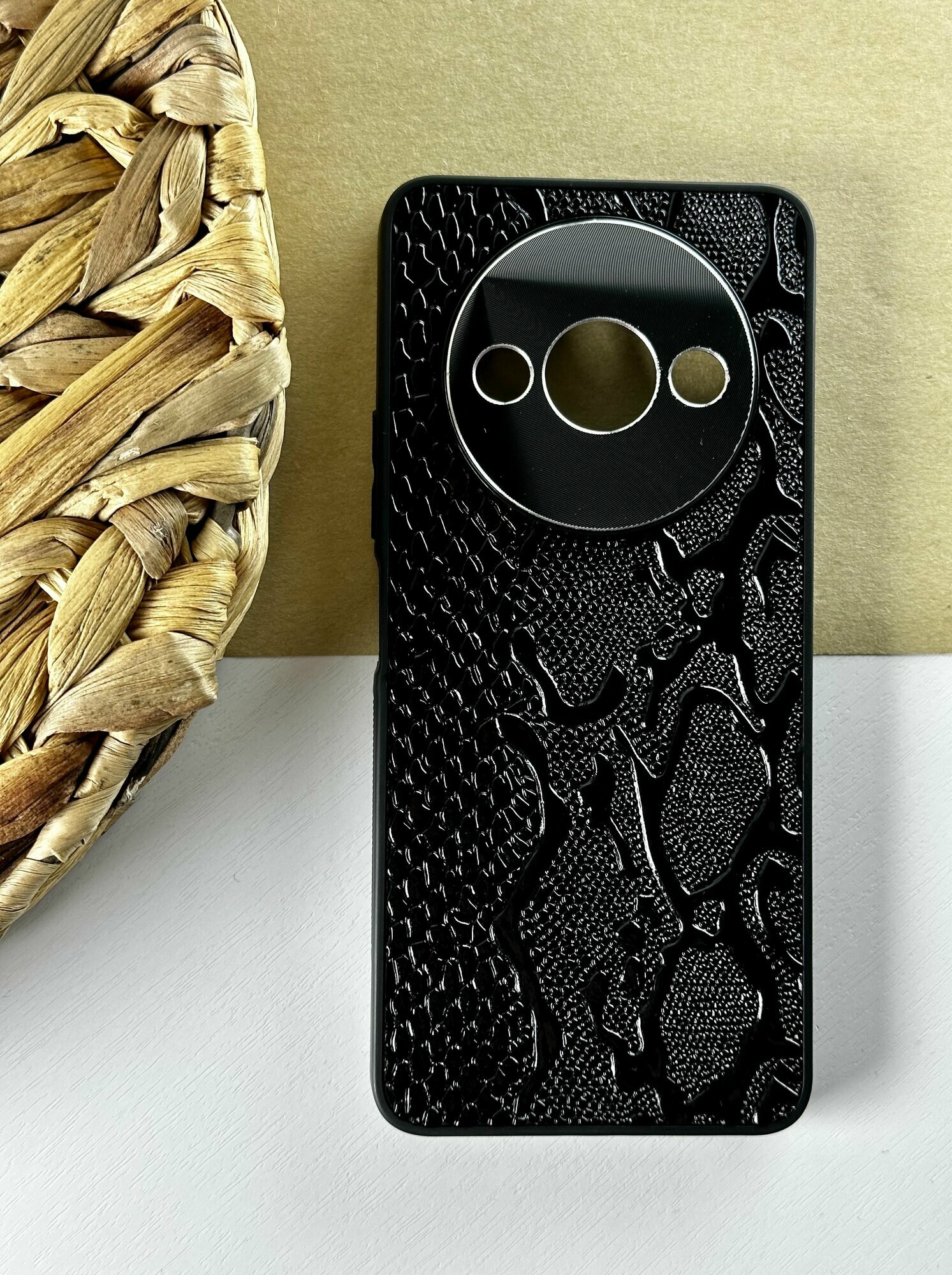 фото Чехол кожаный Xiaomi Redmi A3 /Чехол на Редми А3, с защитой камеры, змея, черный