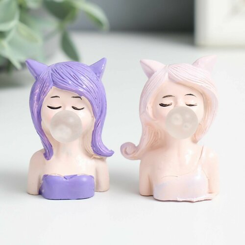 Сувенир Девочка с ушками надувает пузырь 4х3х25 см 1297₽