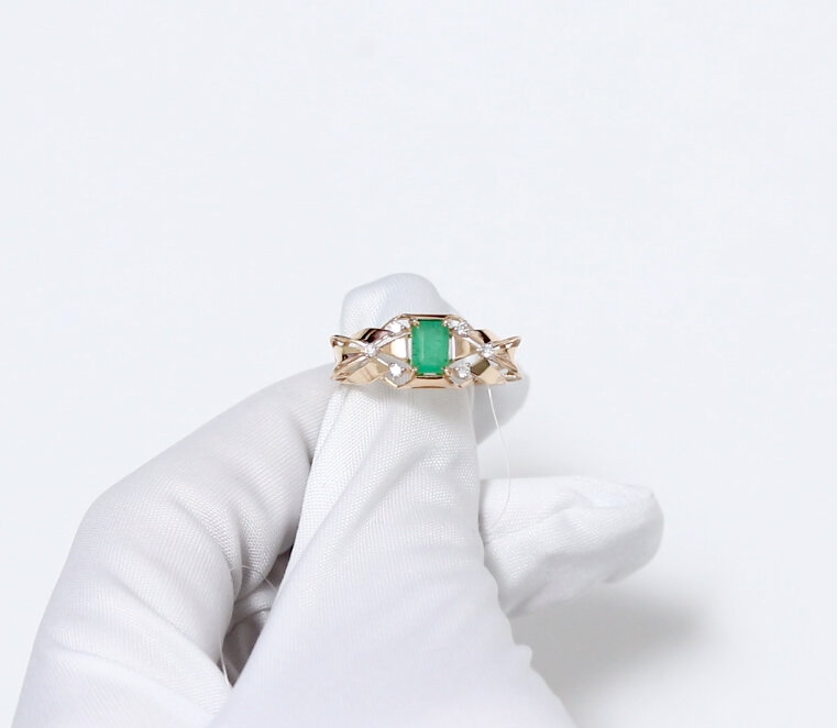 Кольцо Diamant online, красное золото, 585 проба, бриллиант, изумруд