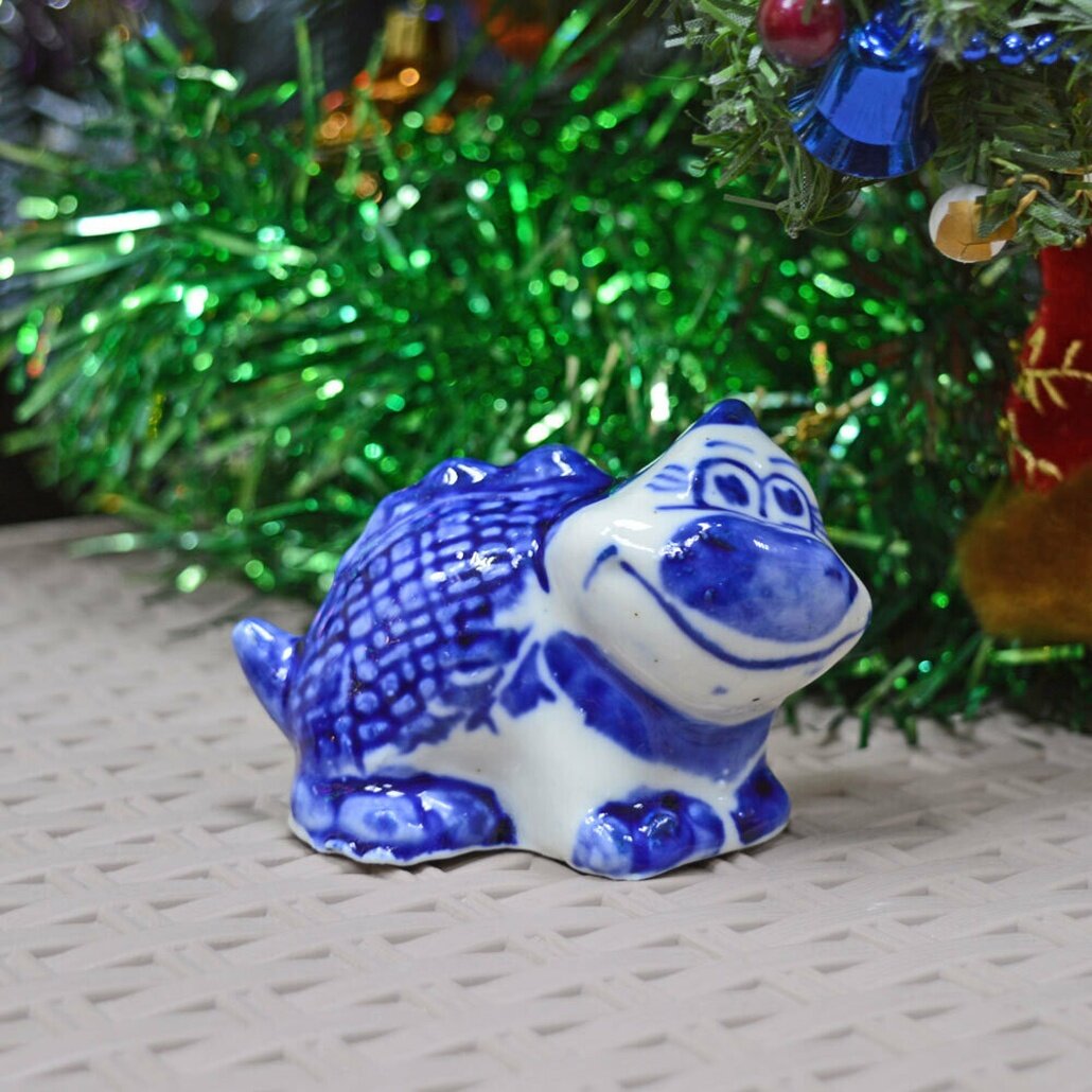 Фигурка 'Дракон' из фарфора гжель белая с синими узорами символ 2024 года