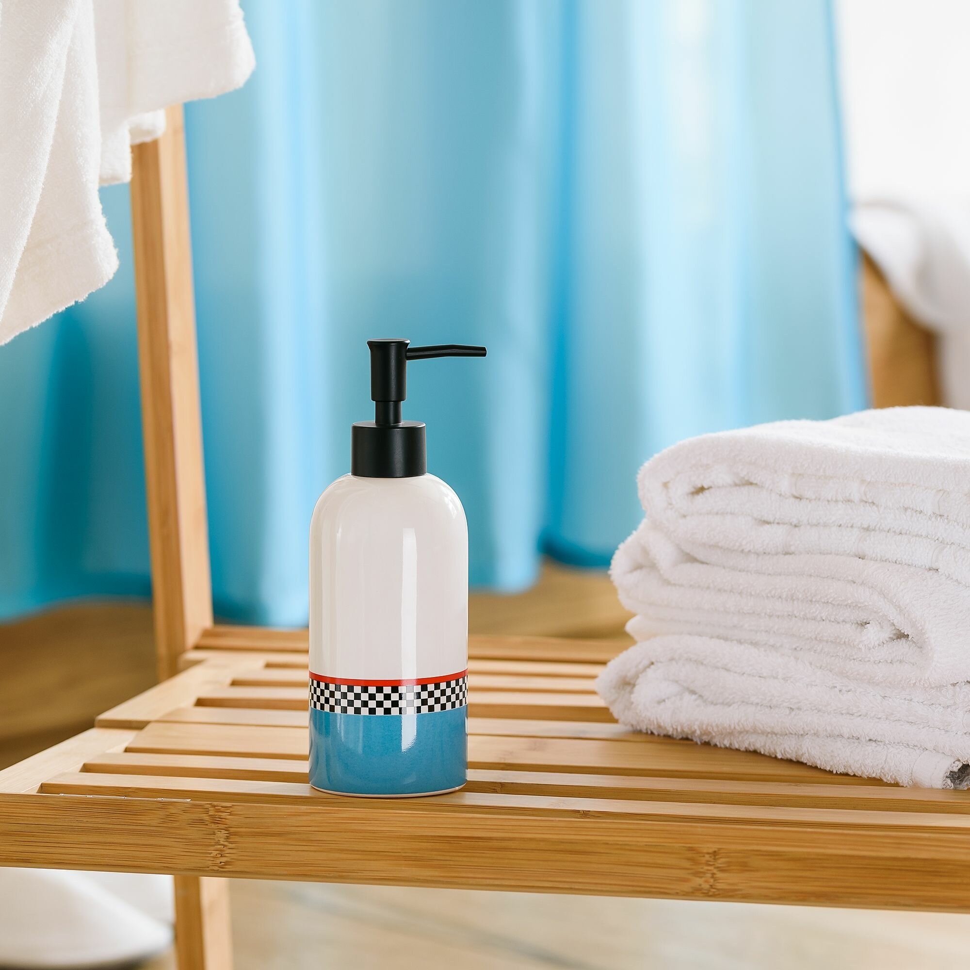 фото Дозатор для жидкого мыла MOROSHKA Race белый/голубой