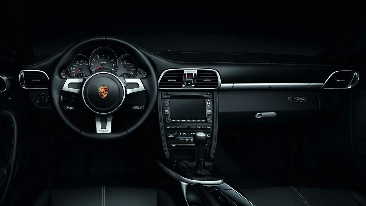 Картина на холсте 60x110 Альянс Лес "Black Edition Porsche auto 2011" на подрамнике / интерьер/ декор