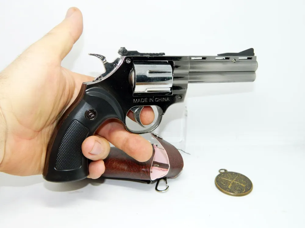 Зажигалка пистолет револьвер Colt Python компакт - фотография № 4