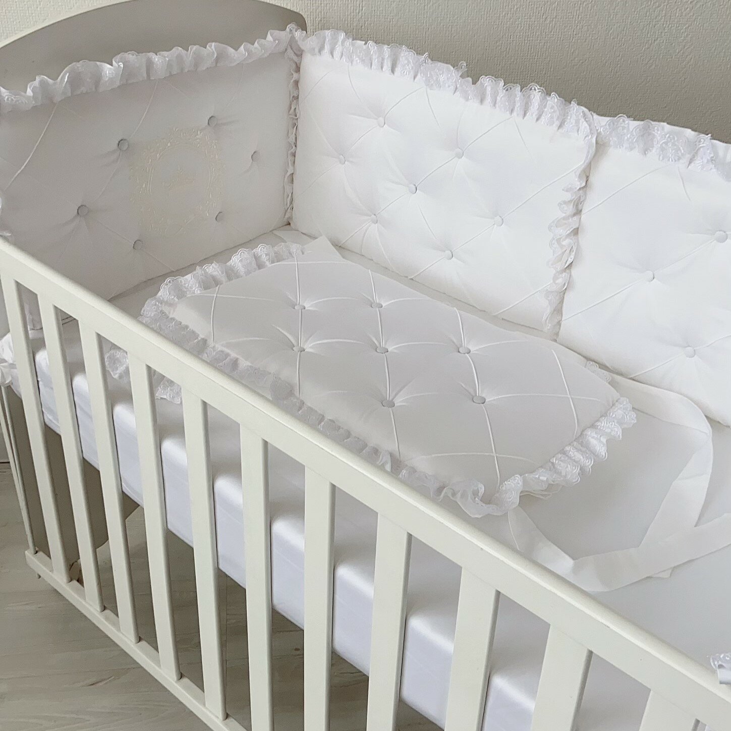 Бортики в детскую кроватку для новорожденного "Облако", белоснежный, 6 подушек, в прямоугольную кроватку 120*60 см