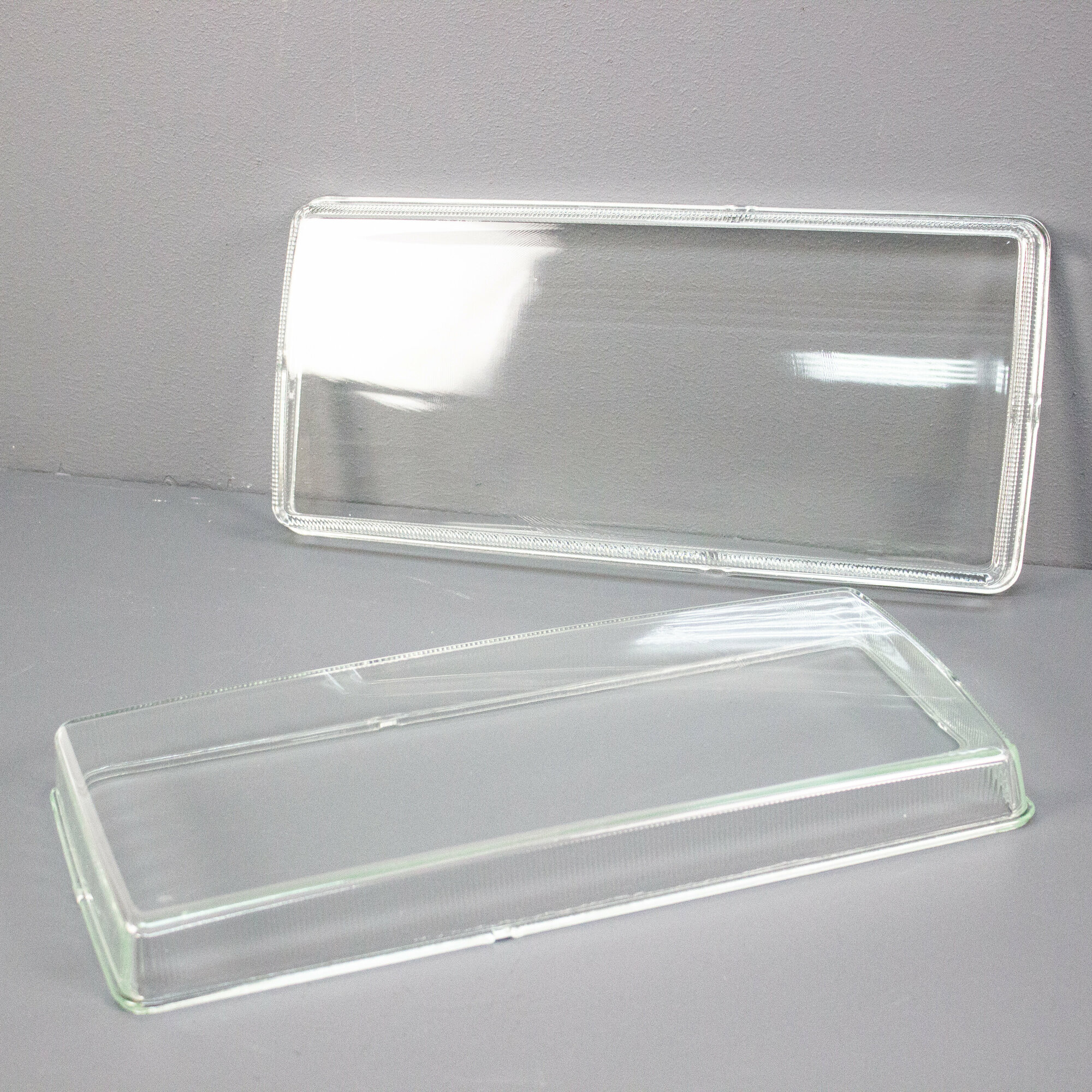 фото Гладкие стекла фар на ВАЗ 2105, 2107 (стекло) (лев, прав.)