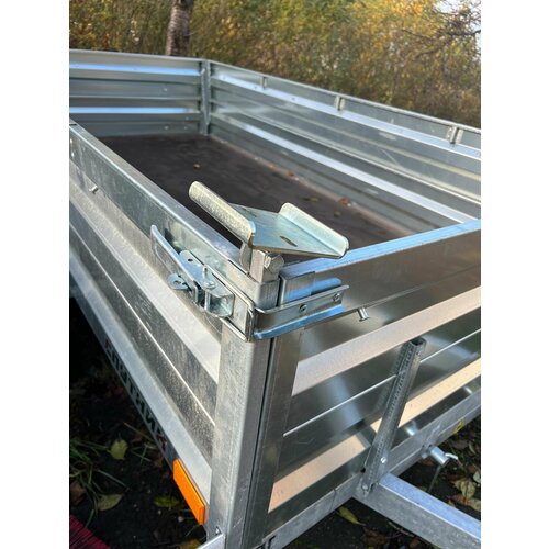 Стойка ложемента с кронштейном на ложемент 100 мм в сборе для легкового прицепа (20*20 мм)