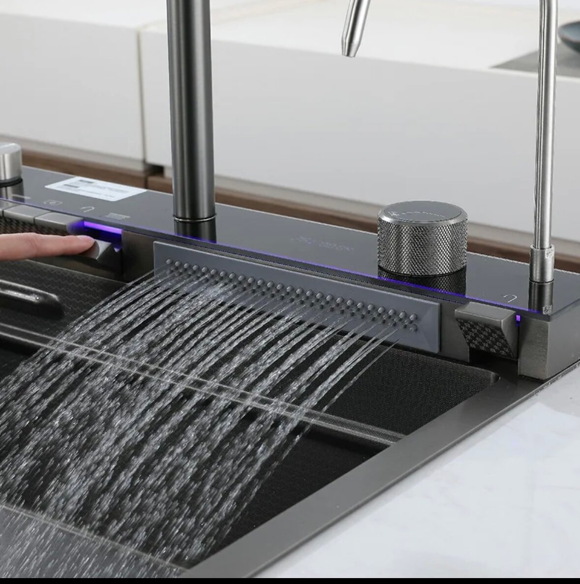 Кухонная мойка водопад из нержавеющей стали с цифровым дисплеем - фотография № 2