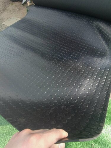 Изображение товара Резиновое покрытие напольное в рулоне 1,5 х 5 (Монета, цвет черный) Резиновая дорожка для авто, гаража, ступень