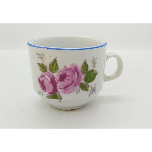 Чашечка кофейная с декором в виде роз, фарфор, деколь, обводка, СССР, 1950-1970 гг.