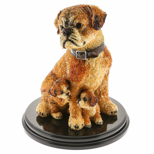 Скульптура из янтаря "Собака с щенками"