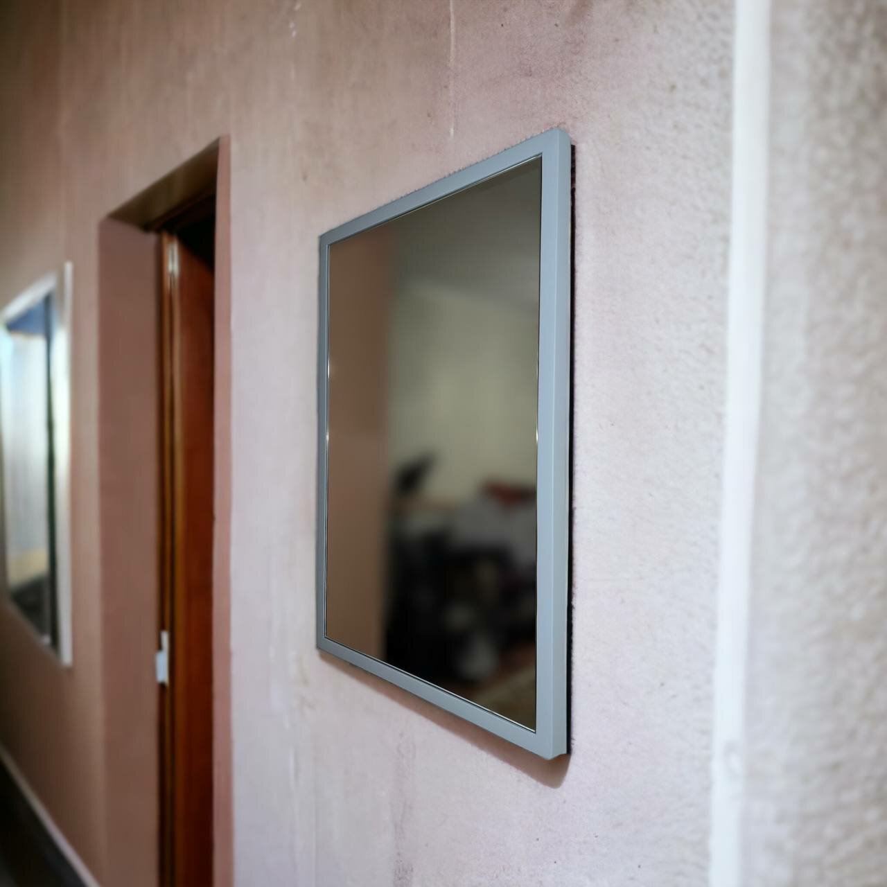 Зеркало настенное 60x40 см интерьерное,светло-серый - фотография № 2