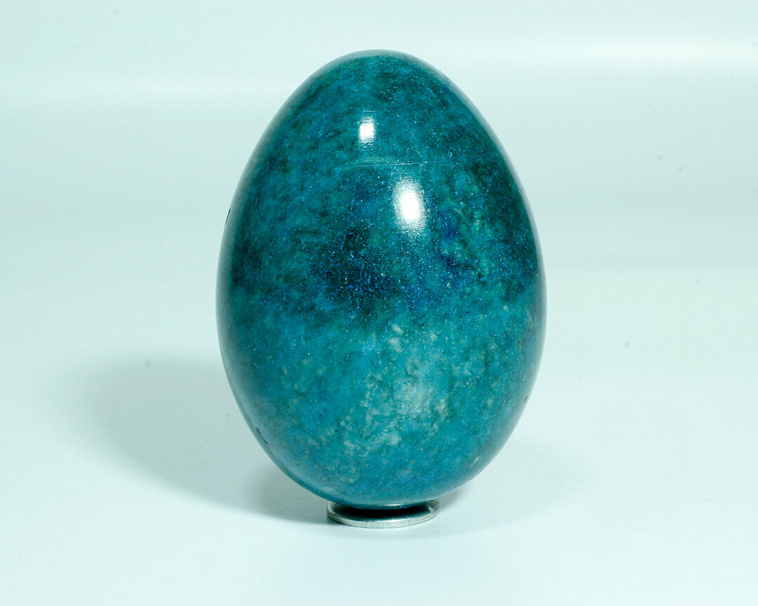 Сувенир яйцо из натурального камня оникс.