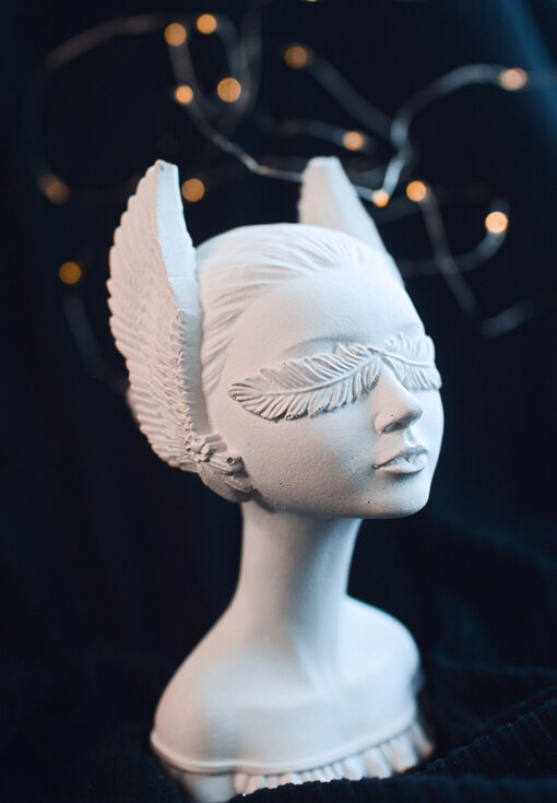 Статуэтка "Девочка ангел" с крыльями на глазах