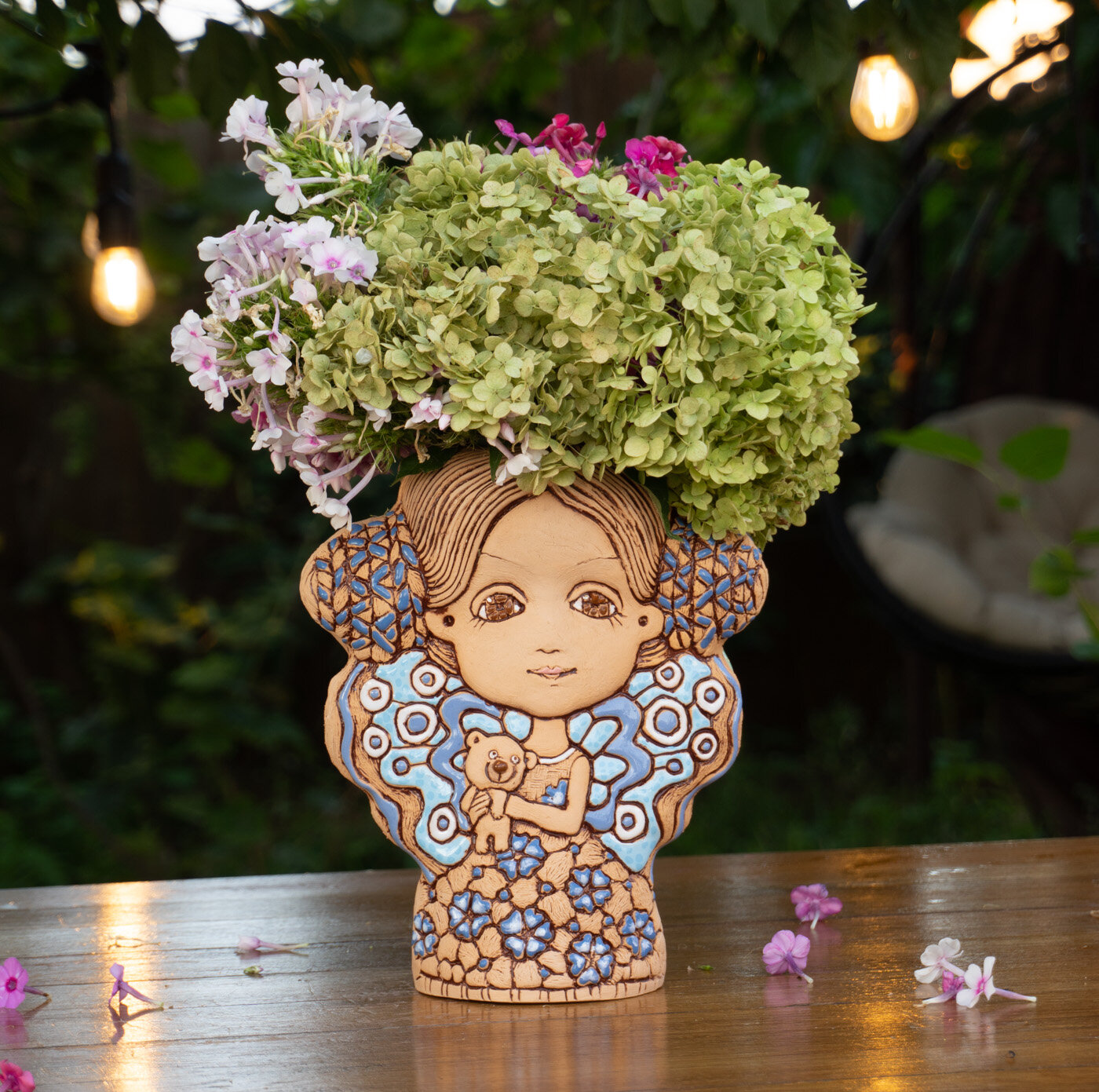 Девочка с любимым мишкой вазочка керамическая для цветов