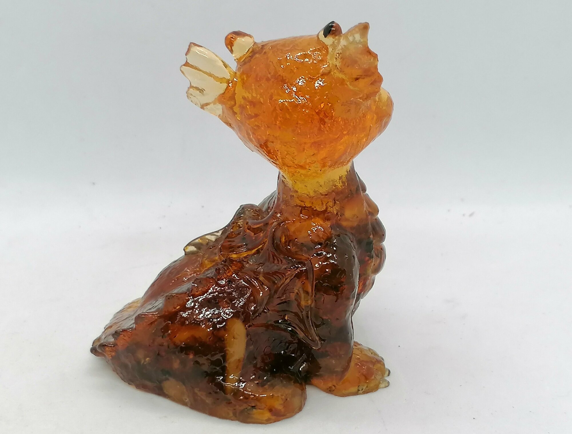 Янтарная фигурка "дракоша-бычок " — фото 1