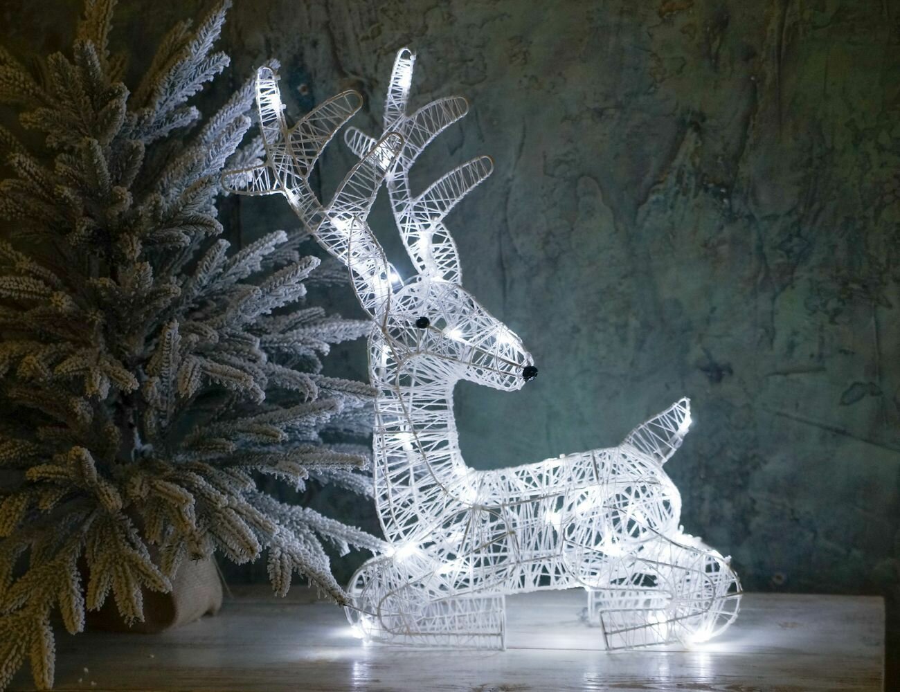 Светящаяся фигура олень деон 40 холодных белых LED-огней 48 см Winter Deco 4080221