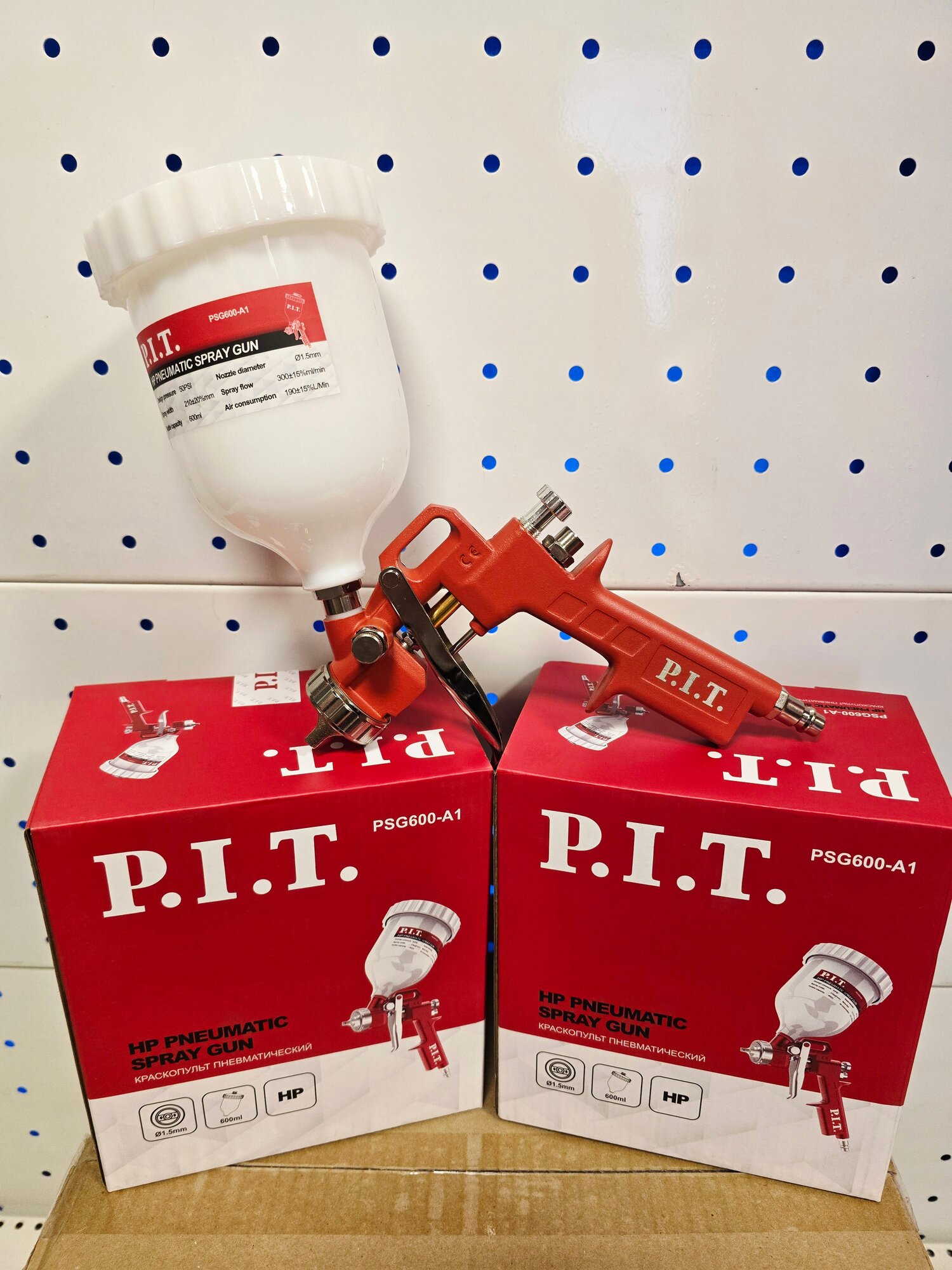 Краскопульт P.I.T PSG600-A1 пневматический сопло 1.5 мм производительность 300 мл/мин