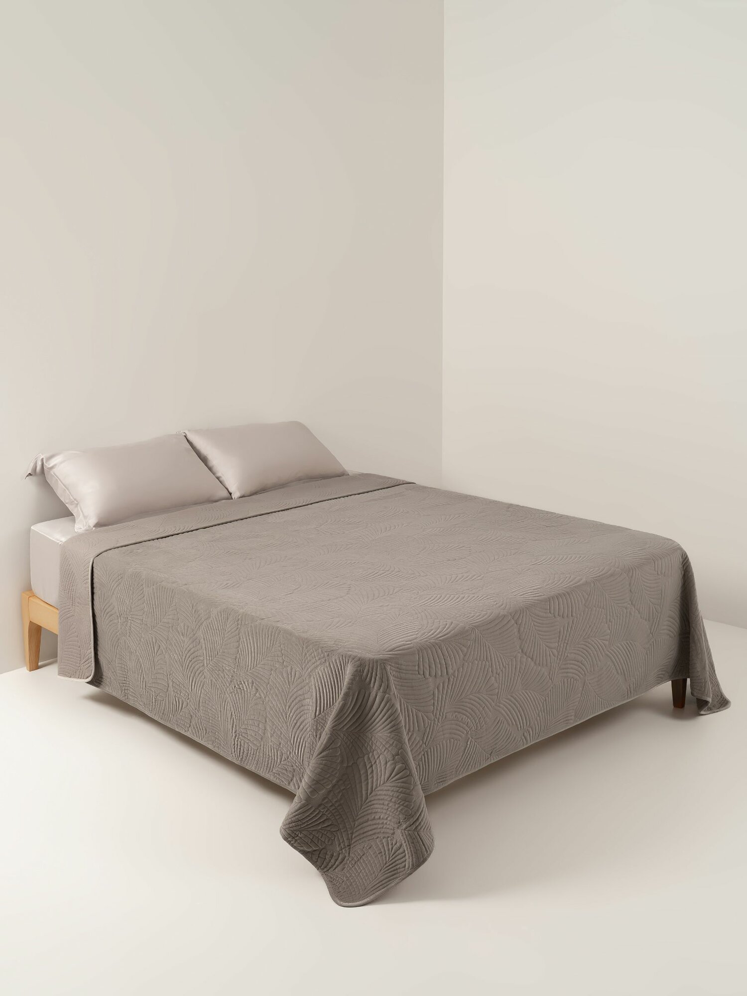 Покрывало 240х260 см стеганое полиэстер коричневое Пальмовый лист Stitch velvet