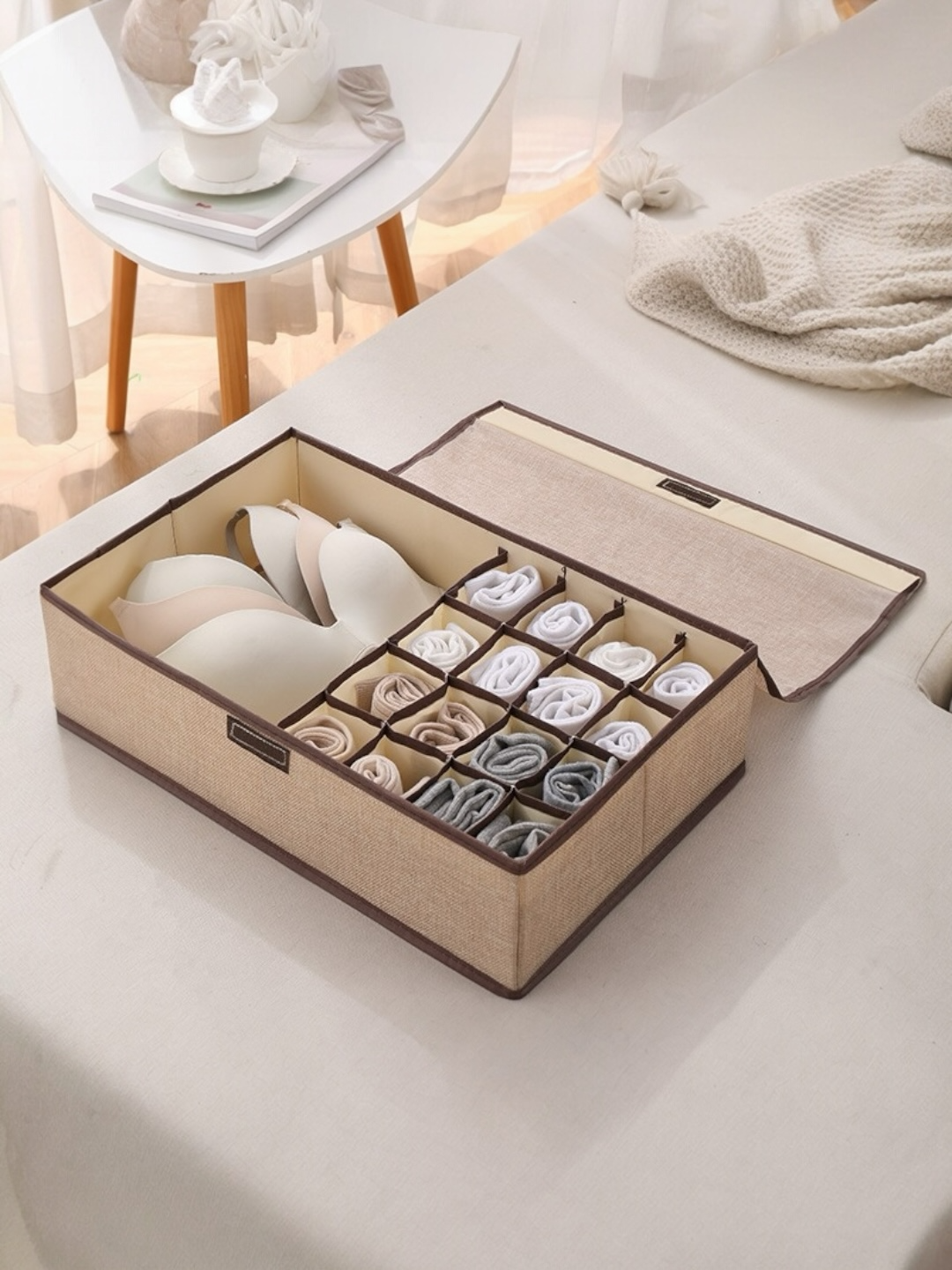 Тканевый складной органайзер с крышкой для удобного и аккуратного хранения одежды дома