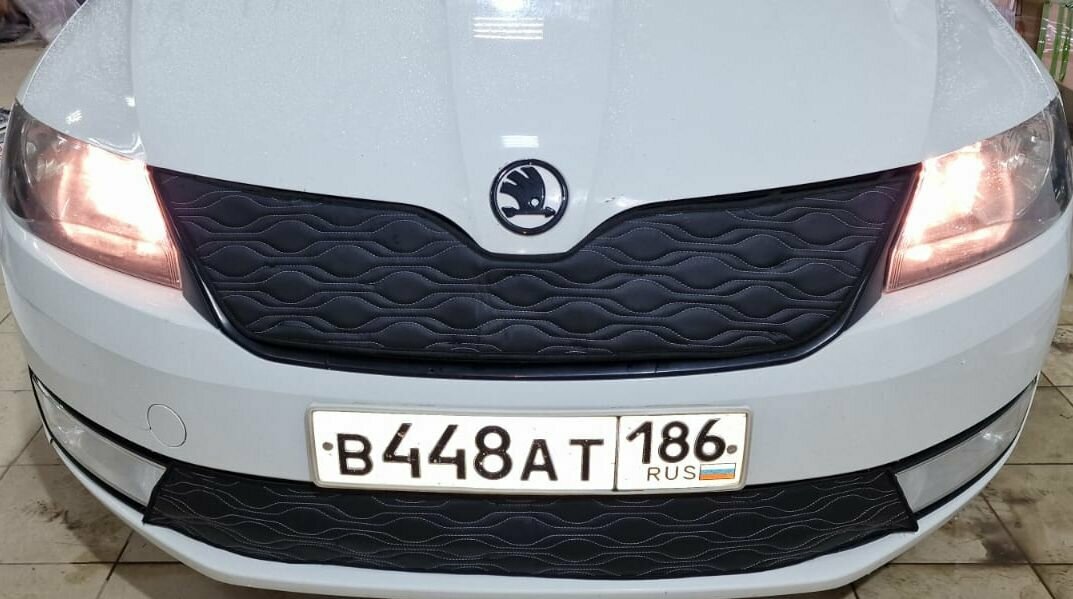 Утеплитель радиатора для Skoda Rapid 2012 -2017 I комплект 2 детали стёжка волны