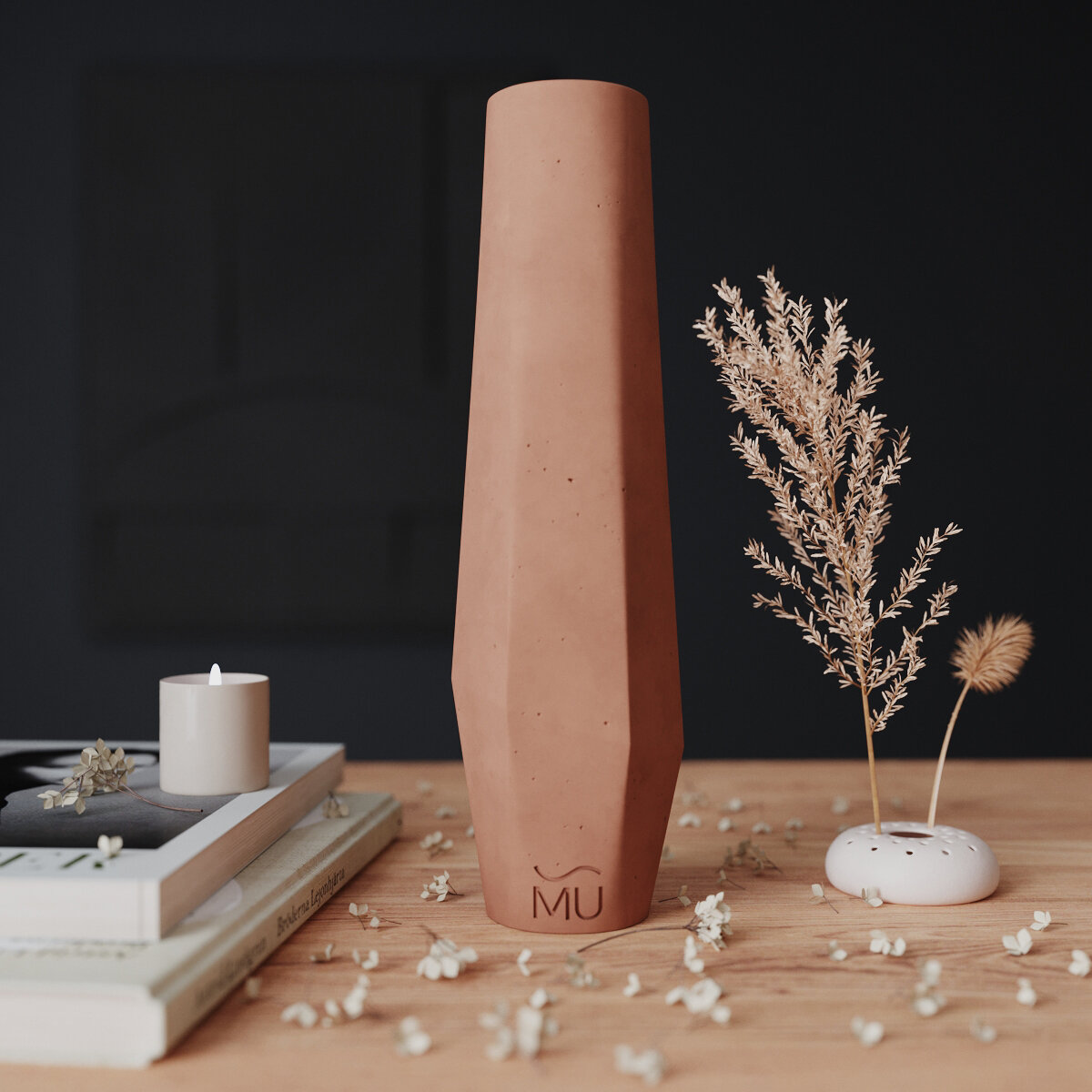Декоративная ваза для сухоцветов Megan M, 30 см, бетон, терракотовая матовая