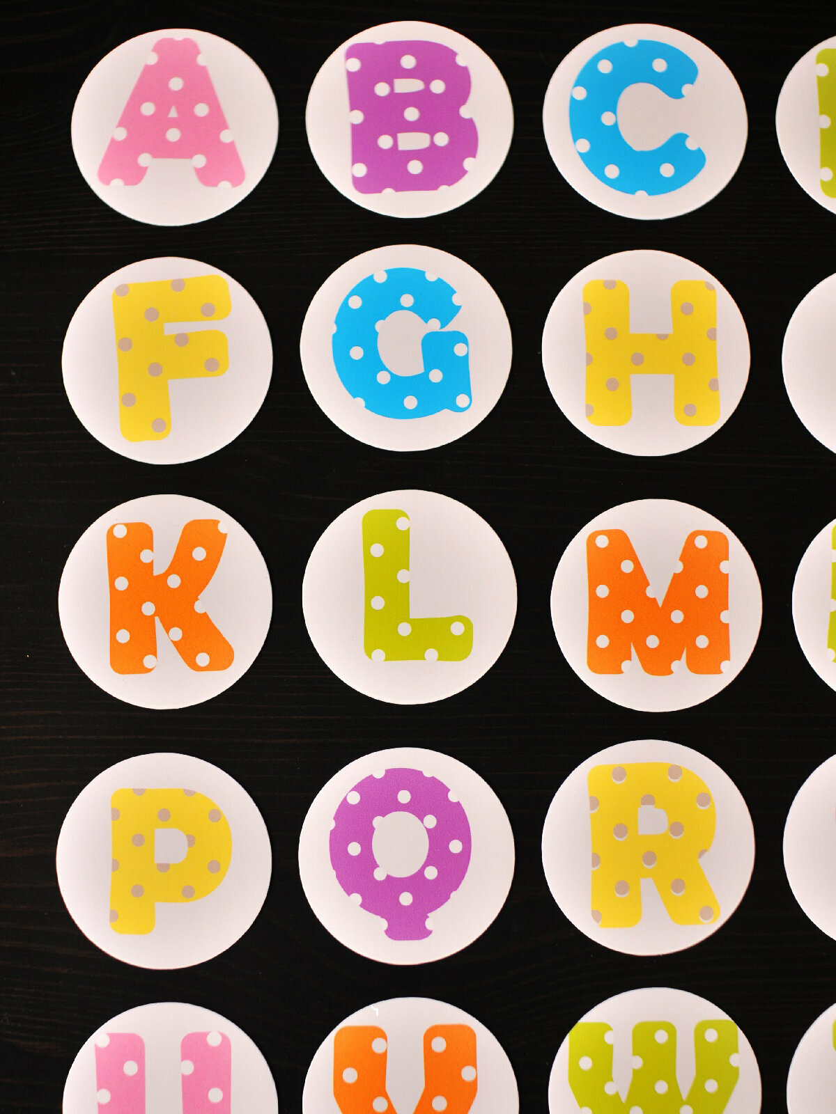 Магнитная азбука Riform "Английские буквы в горошек", обучающая игра, английский алфавит, буквы на магнитах