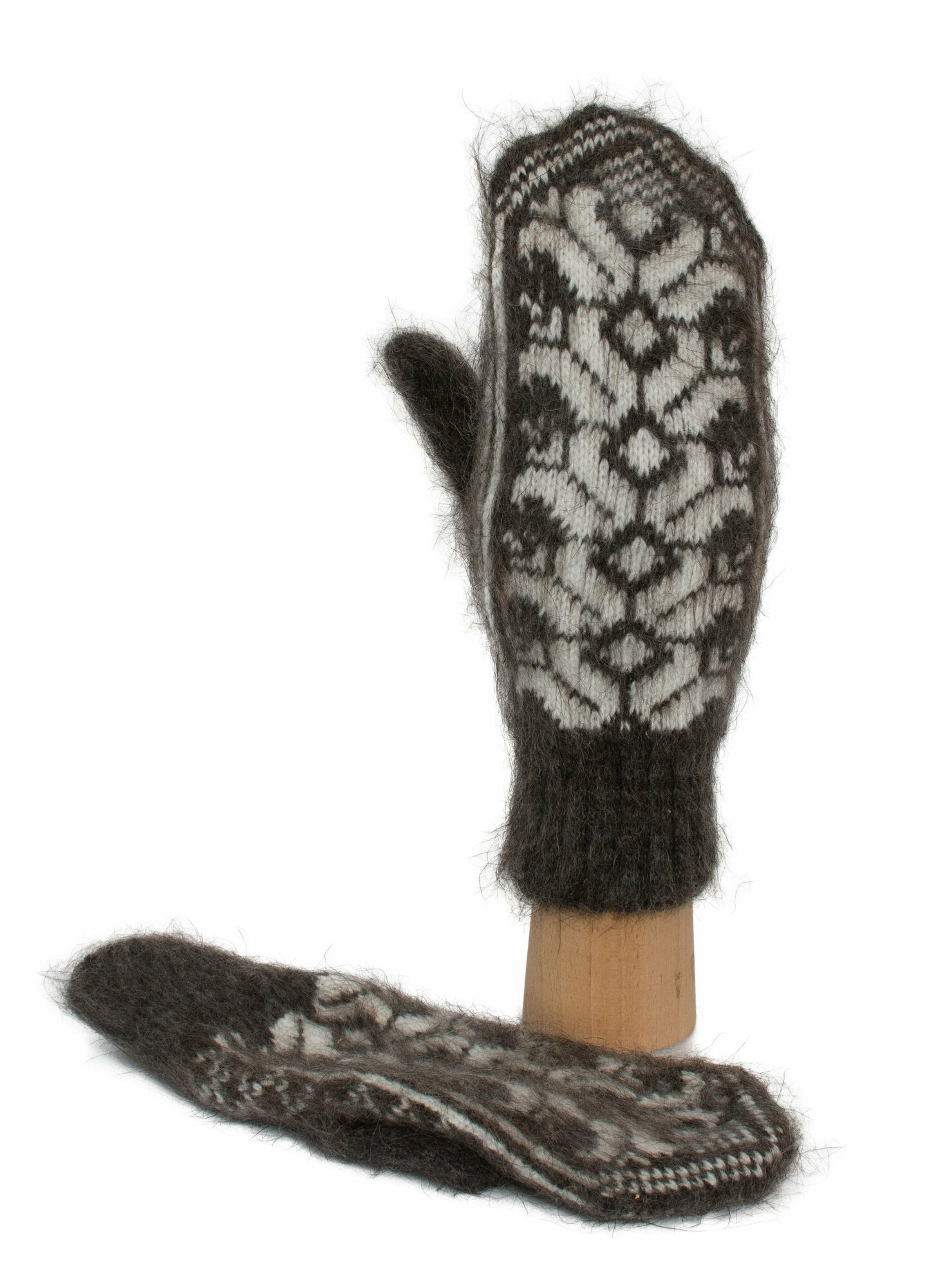 фото Варежки с орнаментом шерстяные серые Claudia женские 7-8 размер