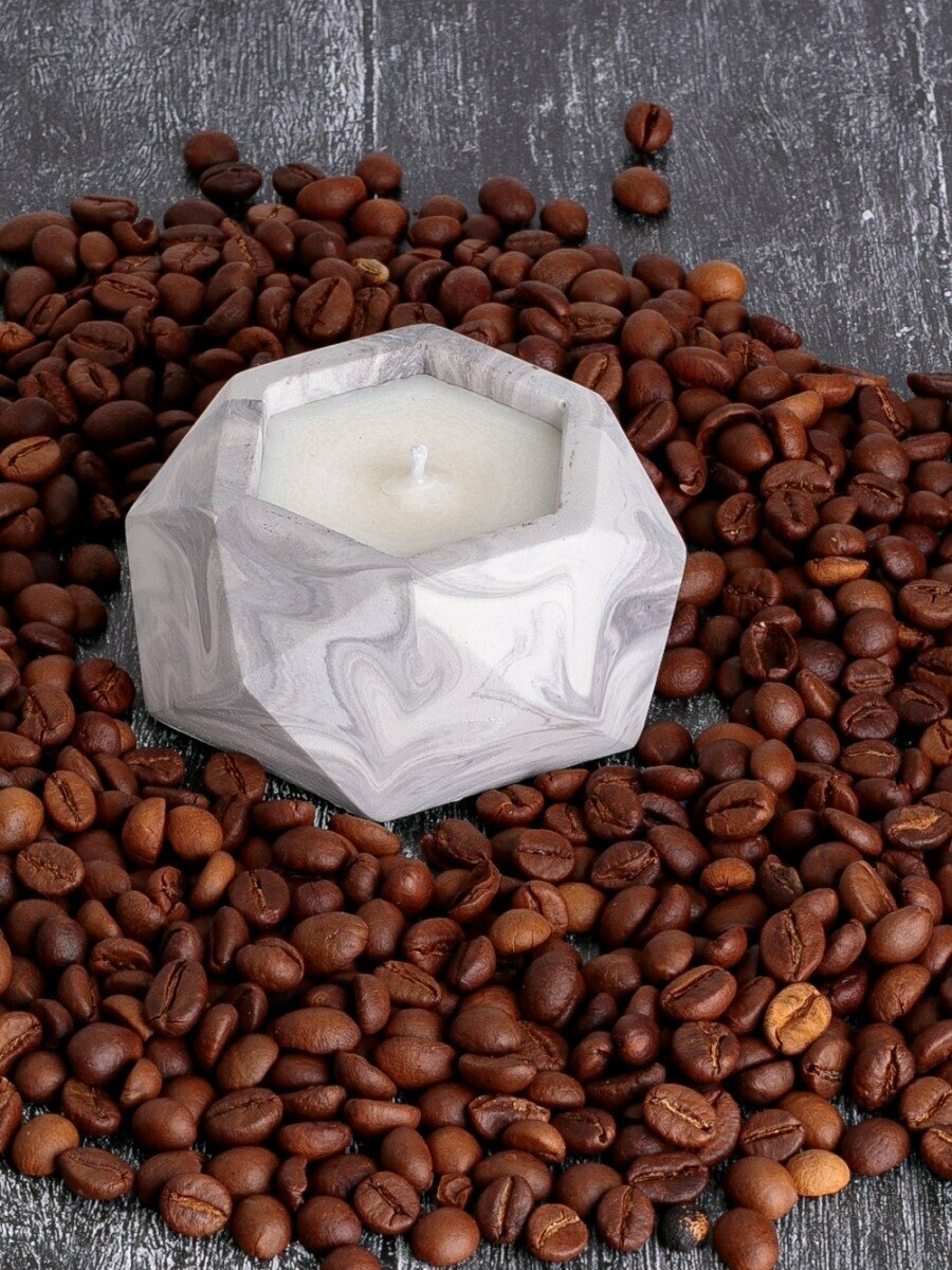 фото Свеча декоративная ручной работы в подсвечнике