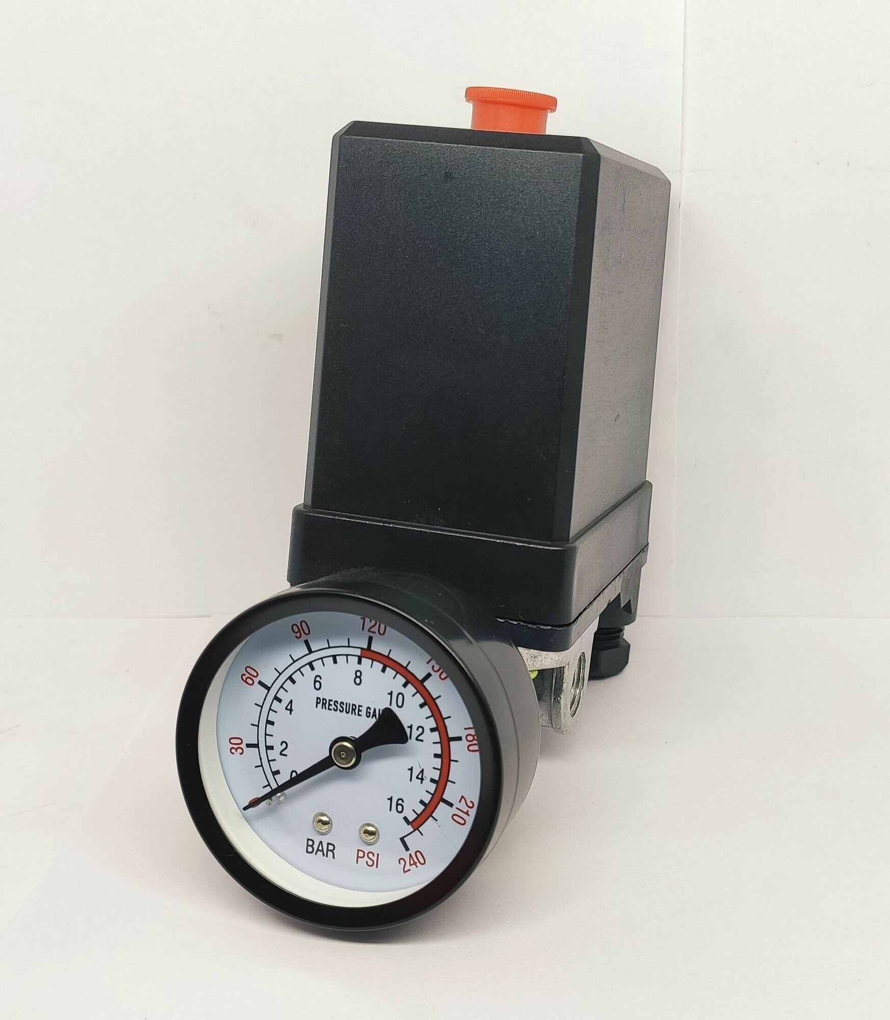 фото Реле давления 5,5 кВт на 380В с манометром