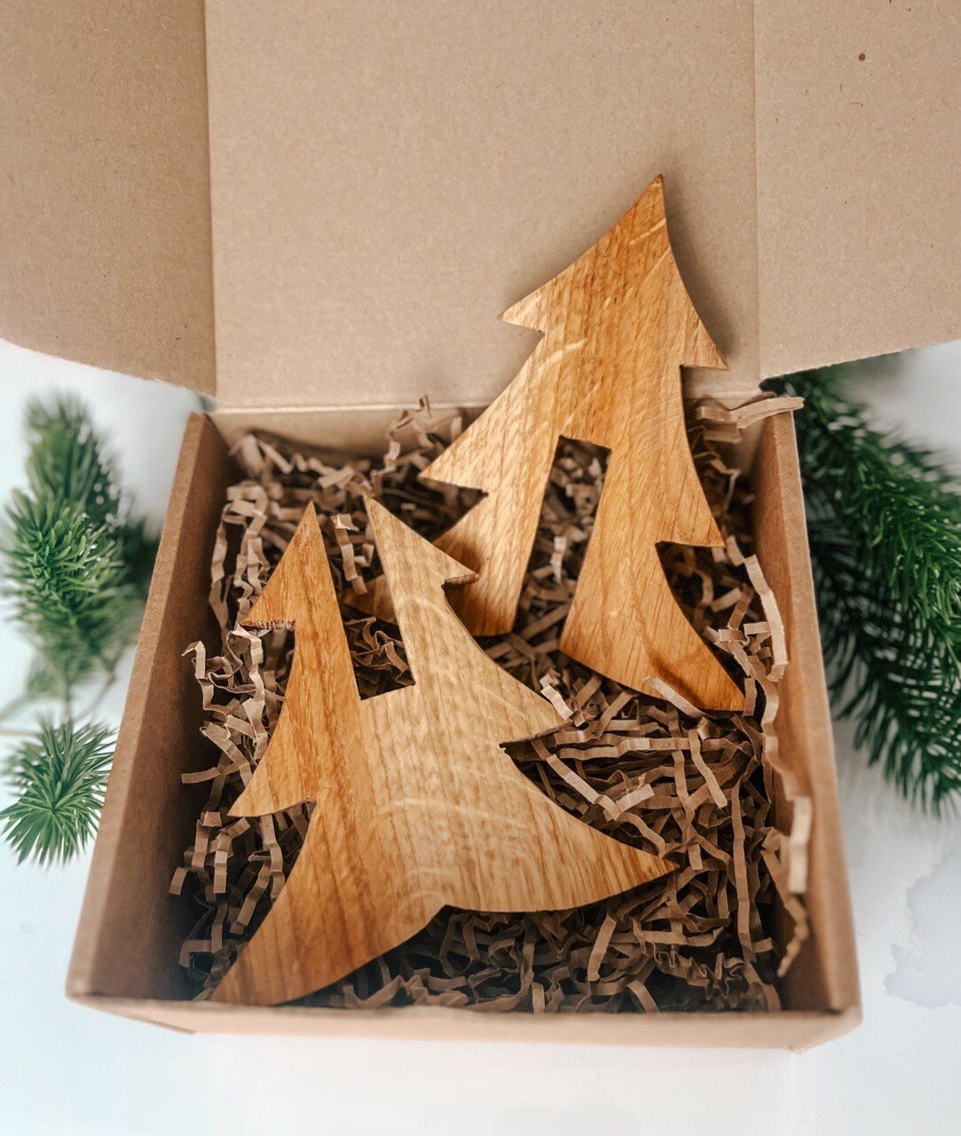 Елочка декоративная Native Woods "Дуб", ручная работа, высота 14см, длина 13см
