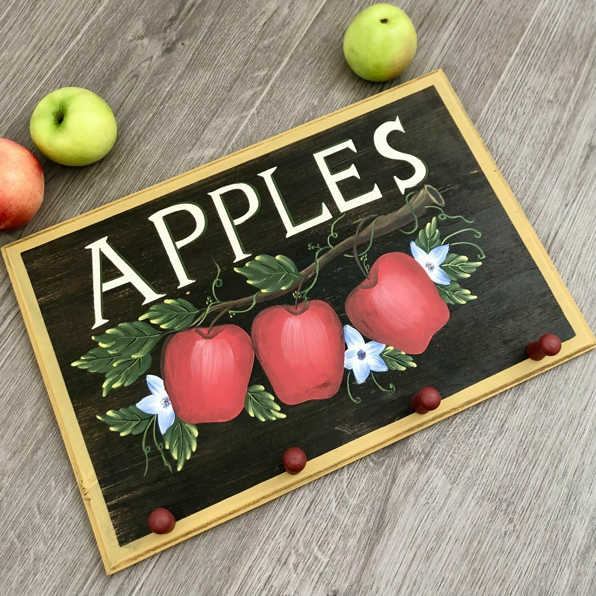 Вешалка настенная "APPLES"с крючками, МДФ, 44х28,5х6 см - фотография № 1