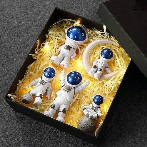 Набор из 5 шт Астронавт сувенирный коллекционный набор статуэток Выход космонавтов в открытый космос 1990₽